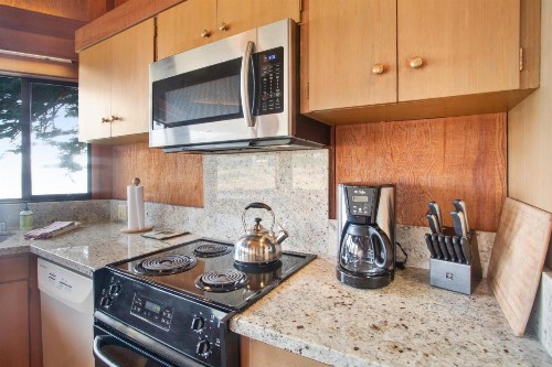 Curtis-Moulton Retreat - image 8