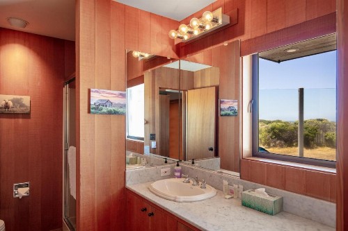 Rolling Waves Beach House - image 7