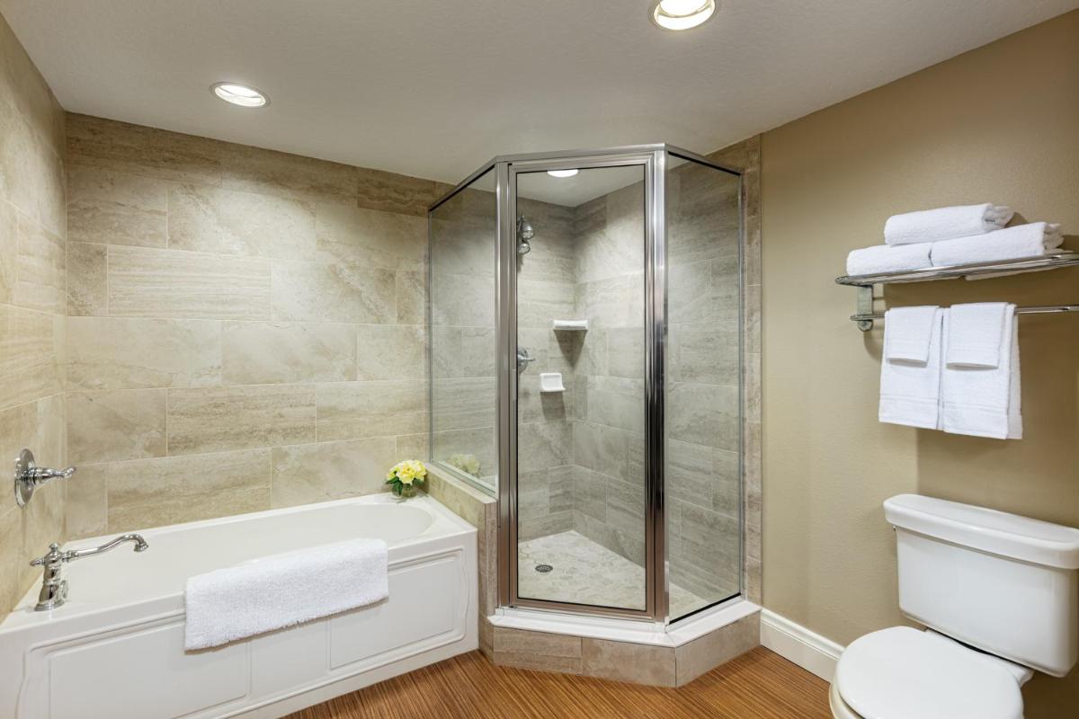 Waterfront Inn - image 3