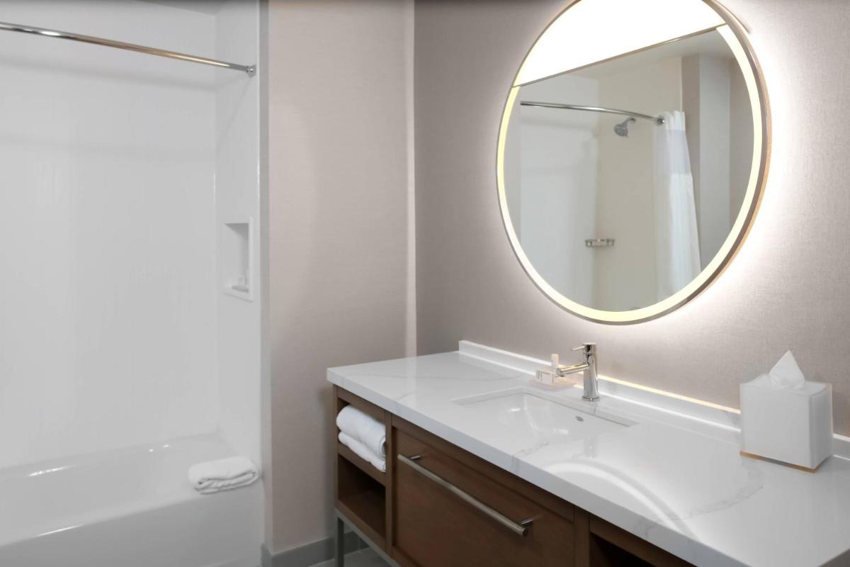 Courtyard by Marriott Thomasville Downtown - image 4