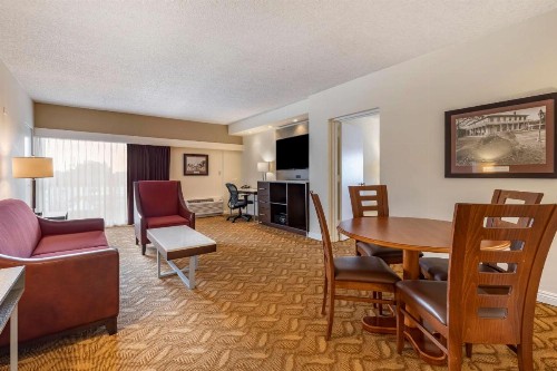 Best Western Plus Thousand Oaks Inn - image 35