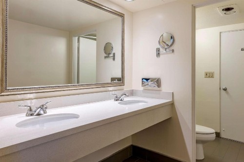 Best Western Plus Thousand Oaks Inn - image 45