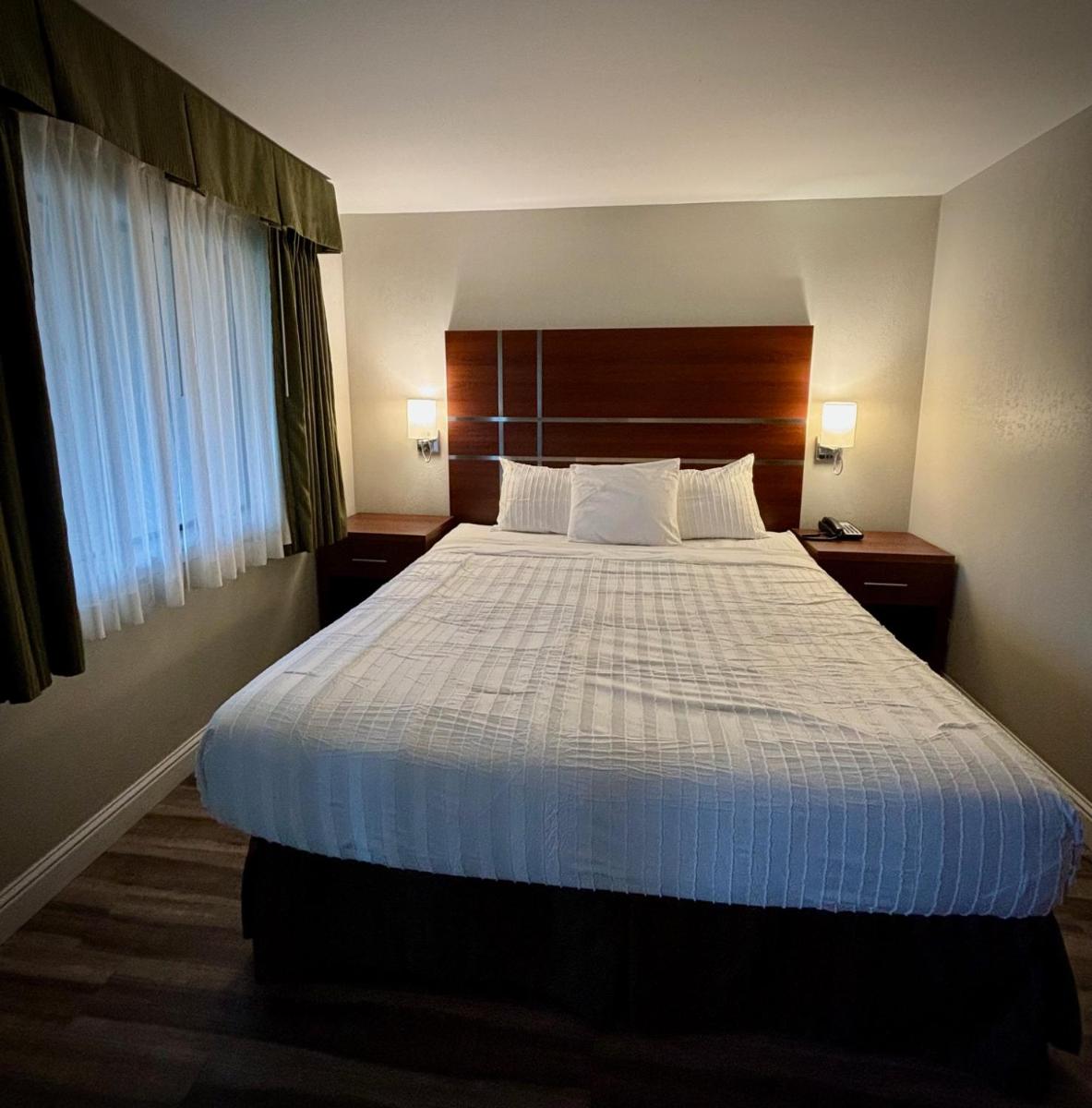 Western Holiday Lodge - image 2
