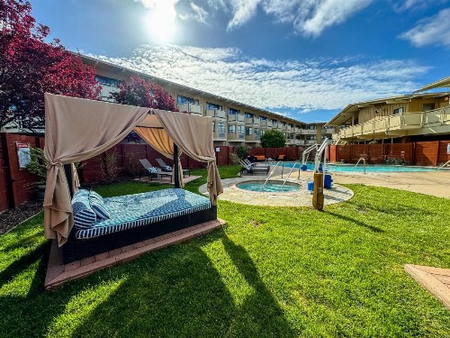 The Lodge at Tiburon - image 44