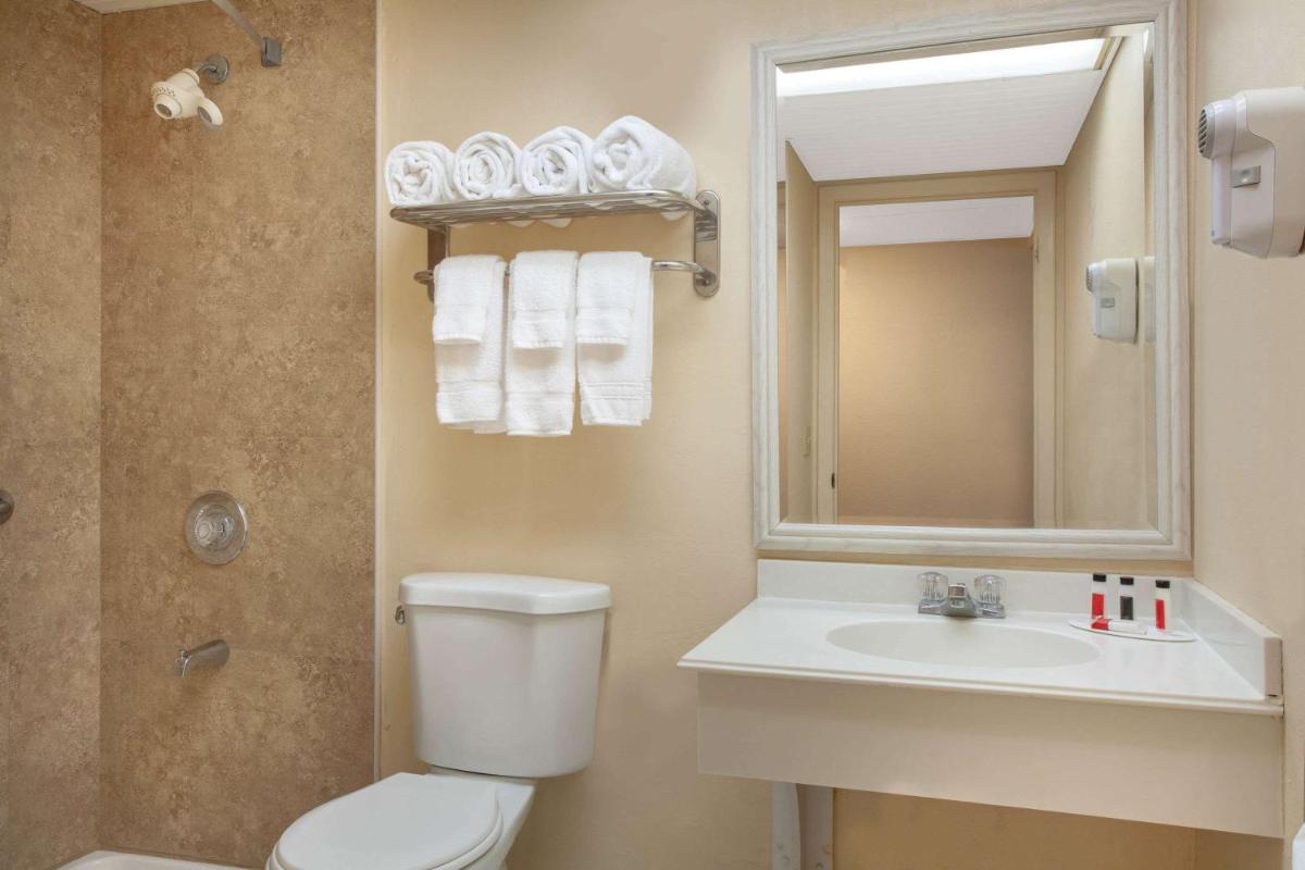 Ramada by Wyndham Titusville/Kennedy Space Center - image 6