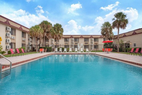 Ramada by Wyndham Titusville/Kennedy Space Center - image 1