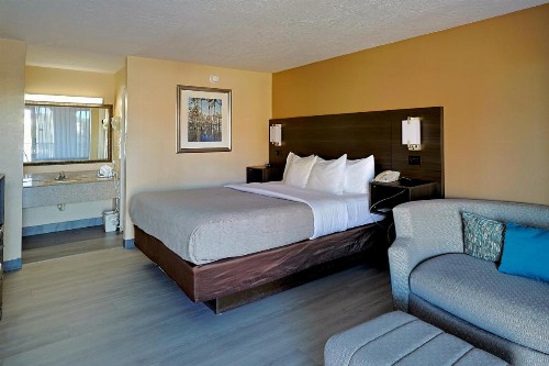 Quality Inn Kennedy Space Center - image 37