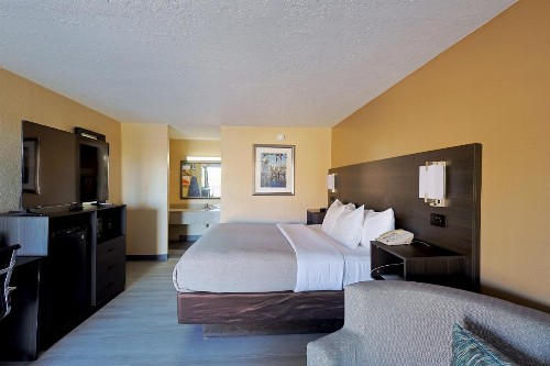 Quality Inn Kennedy Space Center - image 48