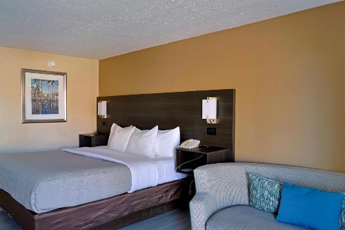 Quality Inn Kennedy Space Center - image 5
