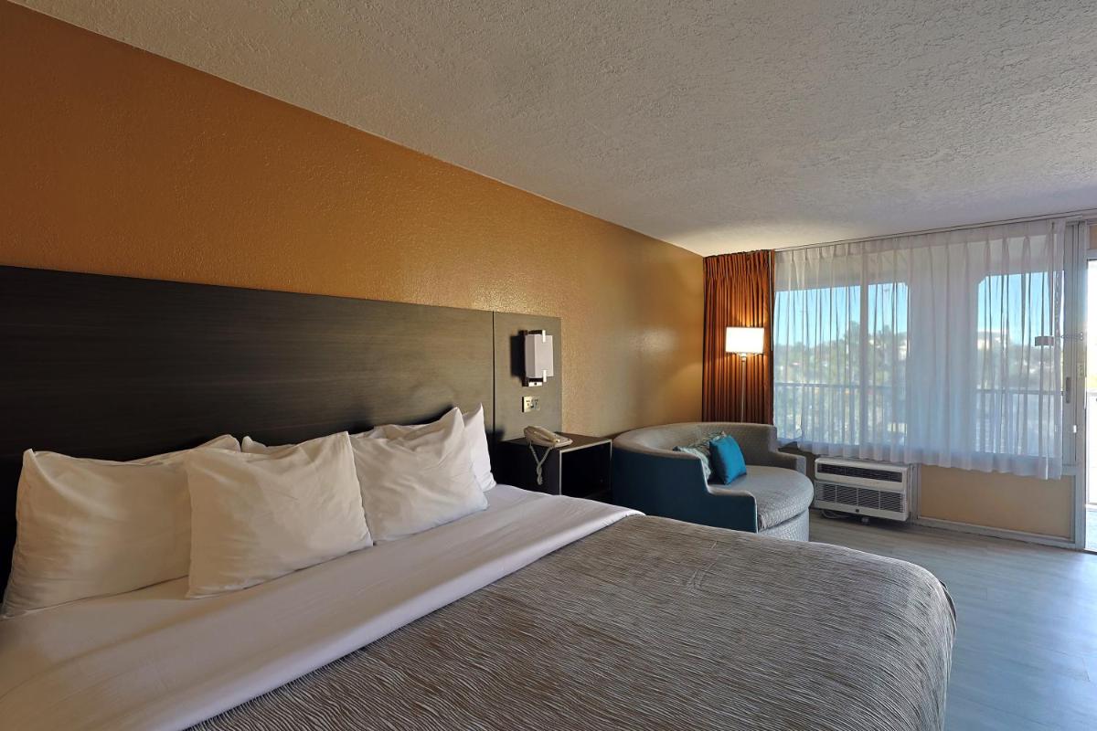 Quality Inn Kennedy Space Center - image 7