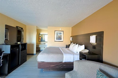 Quality Inn Kennedy Space Center - image 8