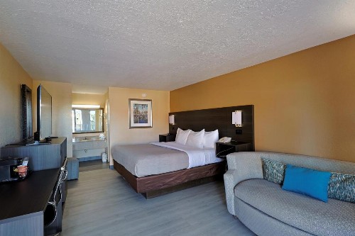 Quality Inn Kennedy Space Center - image 9