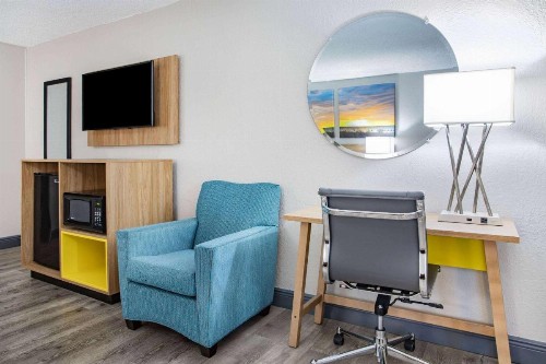 Days Inn by Wyndham Titusville Kennedy Space Center - image 10