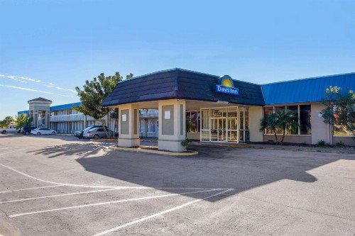 Days Inn by Wyndham Titusville Kennedy Space Center - image 2