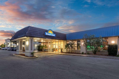 Days Inn by Wyndham Titusville Kennedy Space Center - image 3