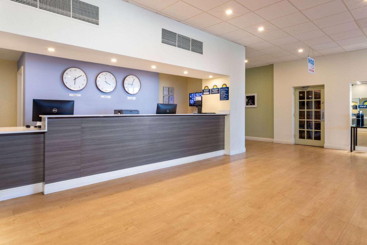 Days Inn by Wyndham Titusville Kennedy Space Center - image 4