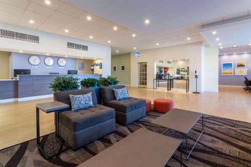 Days Inn by Wyndham Titusville Kennedy Space Center - image 5