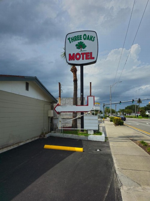 Three Oaks Motel Titusville