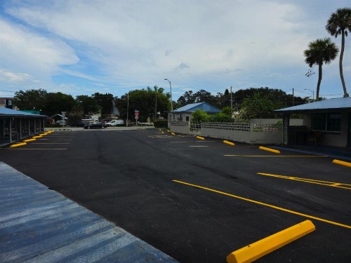 Three Oaks Motel - Titusville - image 2