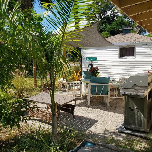1 Beige Cozy Bungalow and 1 White Cozy Efficiency Cottage in Titusville - image 14