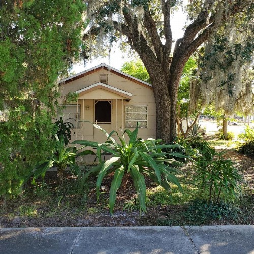 1 Beige Cozy Bungalow and 1 White Cozy Efficiency Cottage in Titusville - image 15