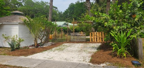 1 Beige Cozy Bungalow and 1 White Cozy Efficiency Cottage in Titusville - image 27