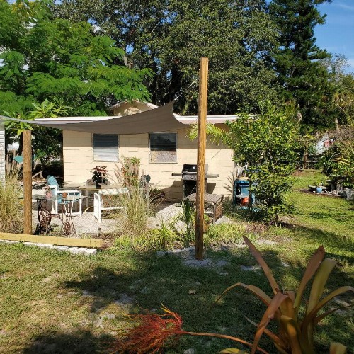 1 Beige Cozy Bungalow and 1 White Cozy Efficiency Cottage in Titusville - image 3