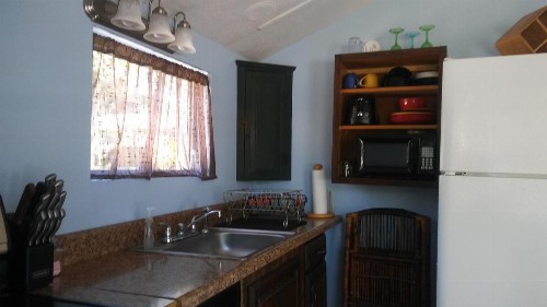 1 Beige Cozy Bungalow and 1 White Cozy Efficiency Cottage in Titusville - image 5