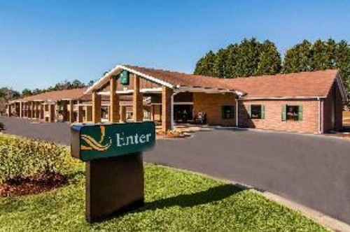 Toccoa Inn & Suites