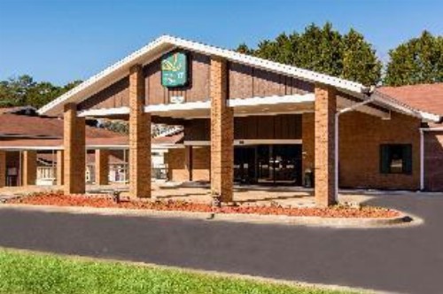 Toccoa Inn & Suites - image 11