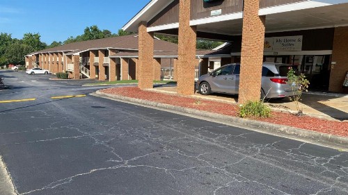 Toccoa Inn & Suites - image 13