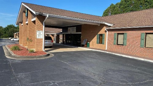 Toccoa Inn & Suites - image 14