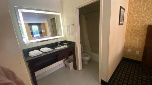Toccoa Inn & Suites - image 15