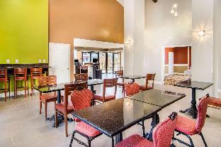 Toccoa Inn & Suites - image 3