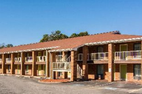 Toccoa Inn & Suites - image 5