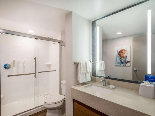 Park Inn by Radisson Toledo OH - image 3