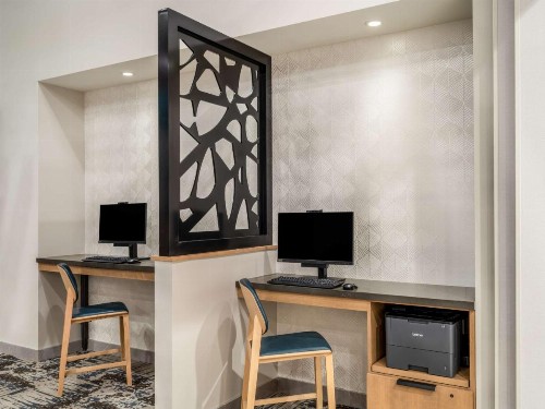 Park Inn by Radisson Toledo OH - image 4
