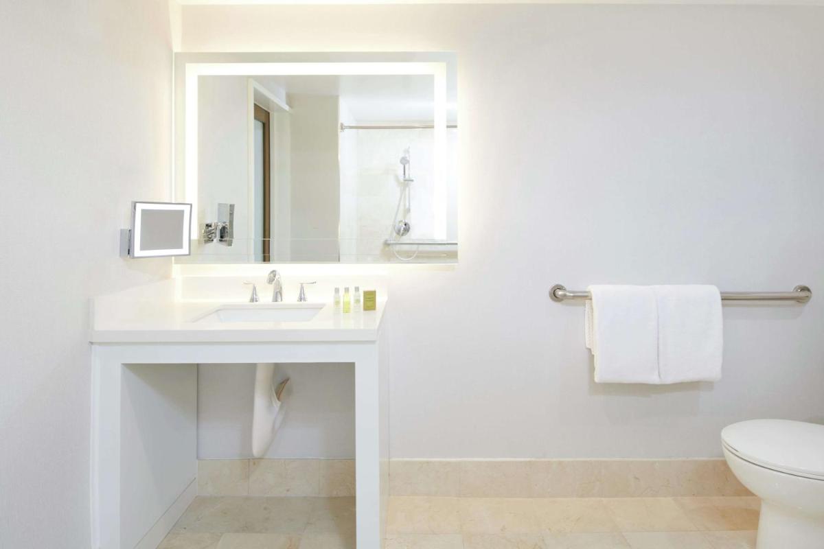 DoubleTree by Hilton Torrance - South Bay - image 5