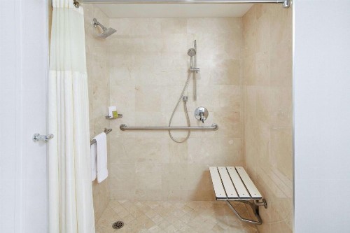 DoubleTree by Hilton Torrance - South Bay - image 7