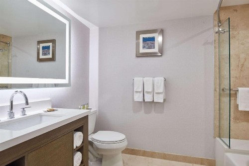 DoubleTree by Hilton Torrance - South Bay - image 17
