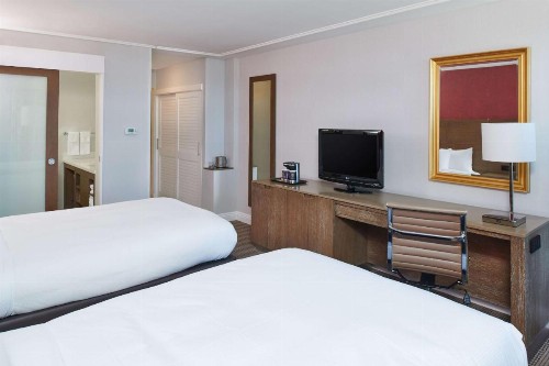 DoubleTree by Hilton Torrance - South Bay - image 26