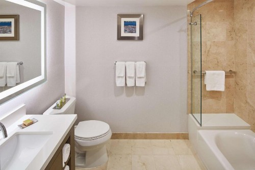 DoubleTree by Hilton Torrance - South Bay - image 41