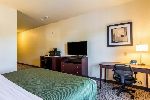Cobblestone Hotel & Suites - Torrington - image 22
