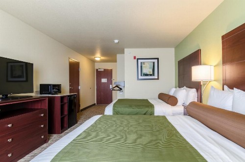 Cobblestone Hotel & Suites - Torrington - image 3