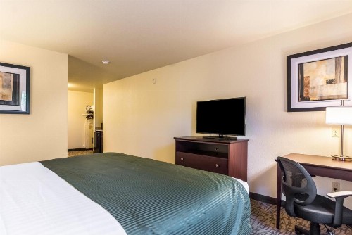 Cobblestone Hotel & Suites - Torrington - image 30