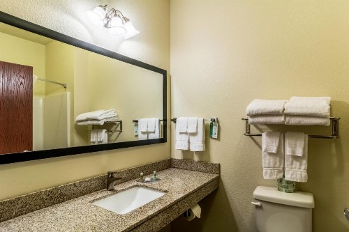 Cobblestone Hotel & Suites - Torrington - image 35