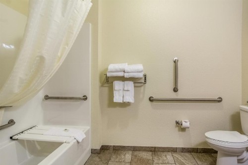 Cobblestone Hotel & Suites - Torrington - image 40