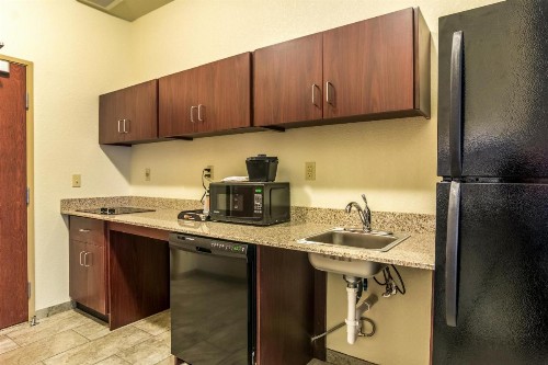 Cobblestone Hotel & Suites - Torrington - image 45
