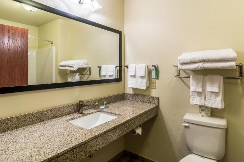 Cobblestone Hotel & Suites - Torrington - image 49