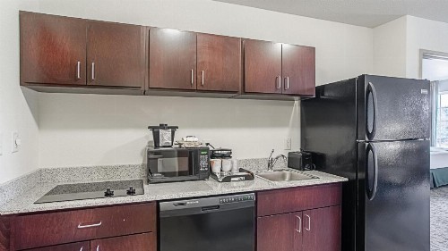 Cobblestone Hotel & Suites - Torrington - image 7